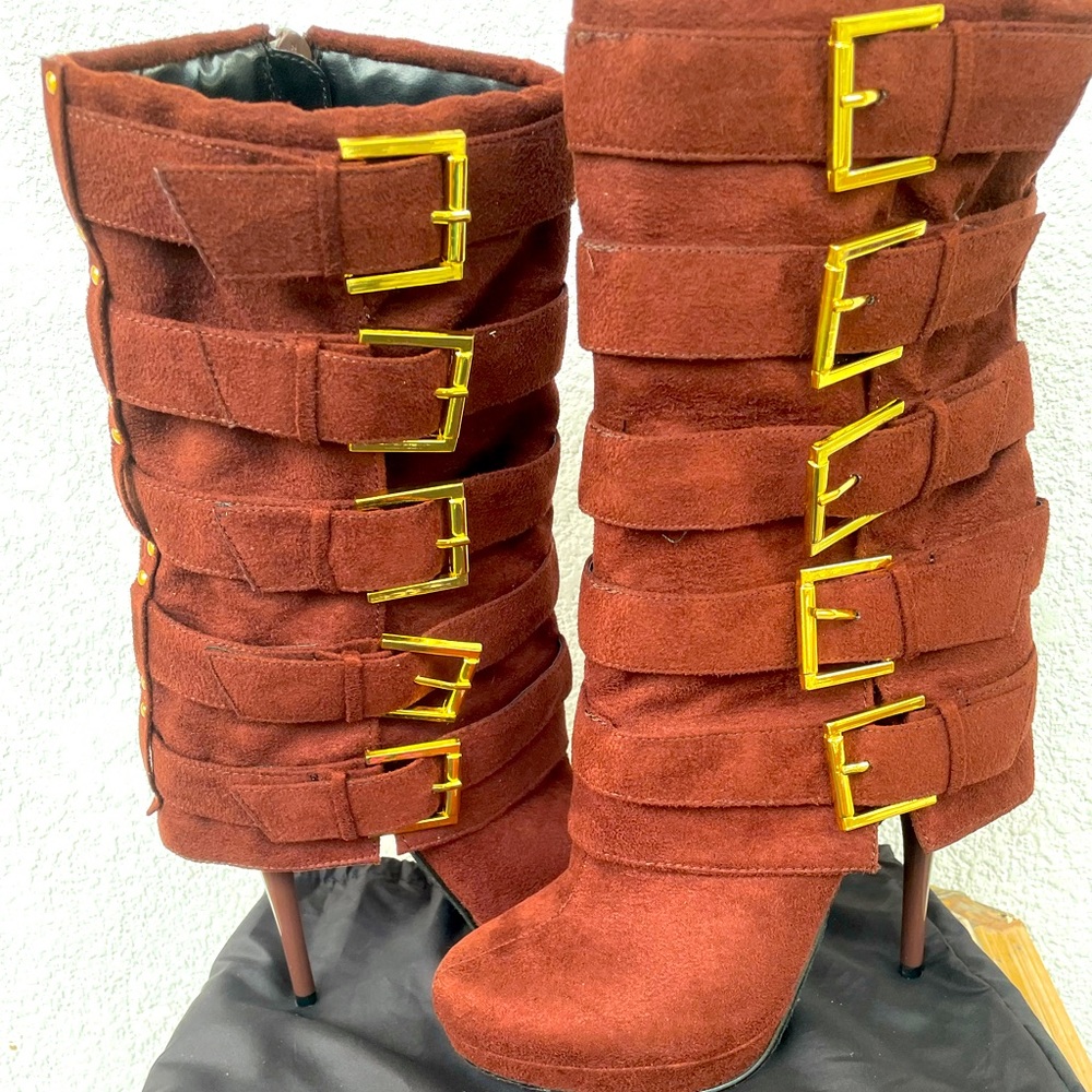 Calf high cuffed heeled boots